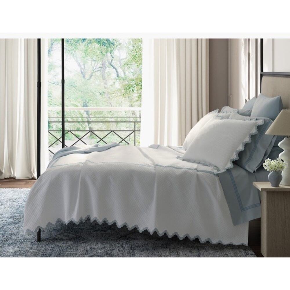 Matouk Aziza Matelassé Coverlet White/pool King $1,175 & 1 King Sham $275 NEW